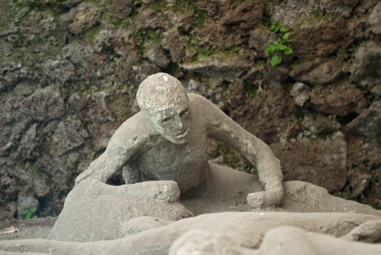 (Some plaster casts of victim of the eruption still in actual Pompeii) The city is mainly famous for the ruins of the ancient city of Pompeii, located in the frazione of Pompei Scavi.